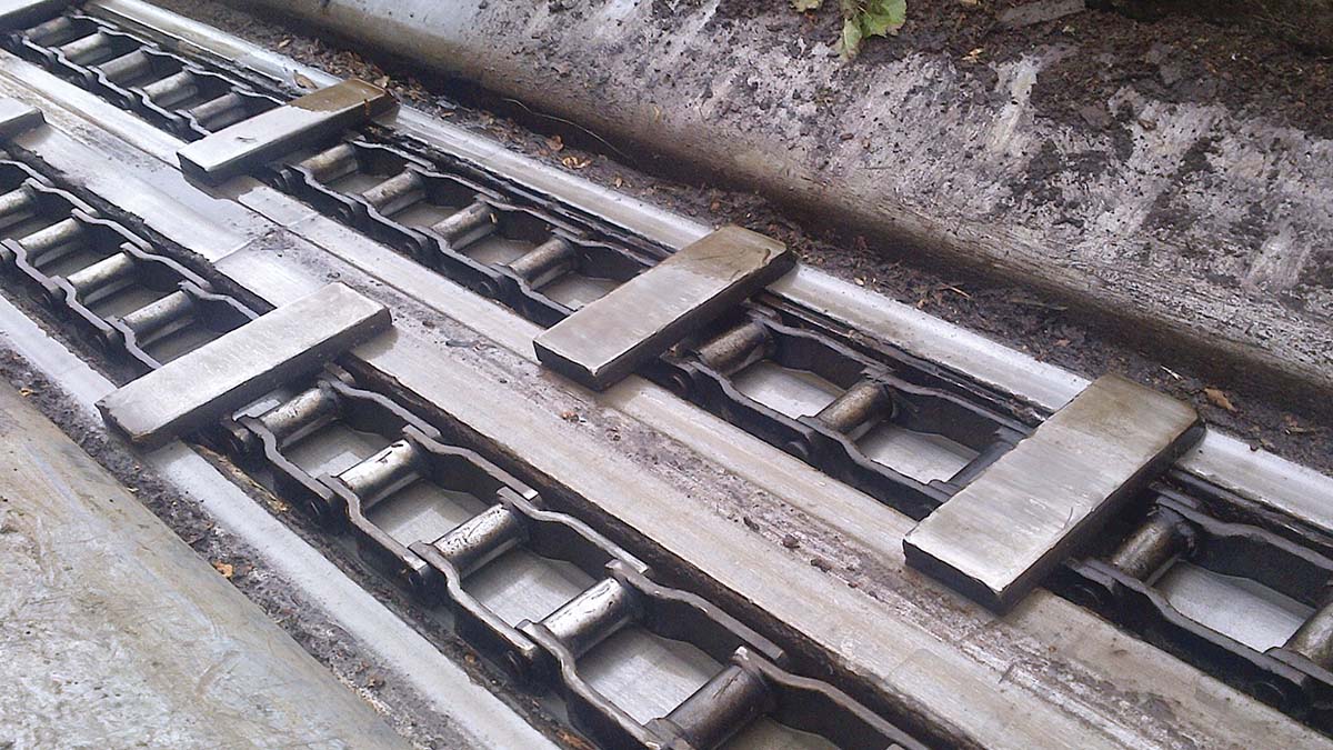 Welded steel chain